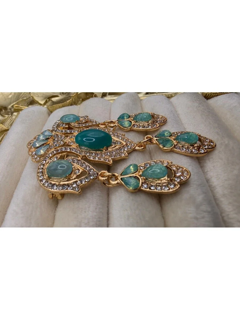 Vintage-Inspired Teal Gemstone Brooch with Dangling Design